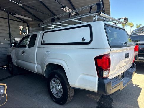Used 2022 Toyota Tacoma SR RWD image 3