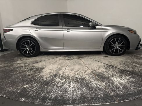 Used 2023 Toyota Camry SE FWD image 12