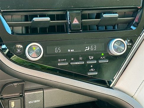 Used 2024 Toyota Camry SE image 15