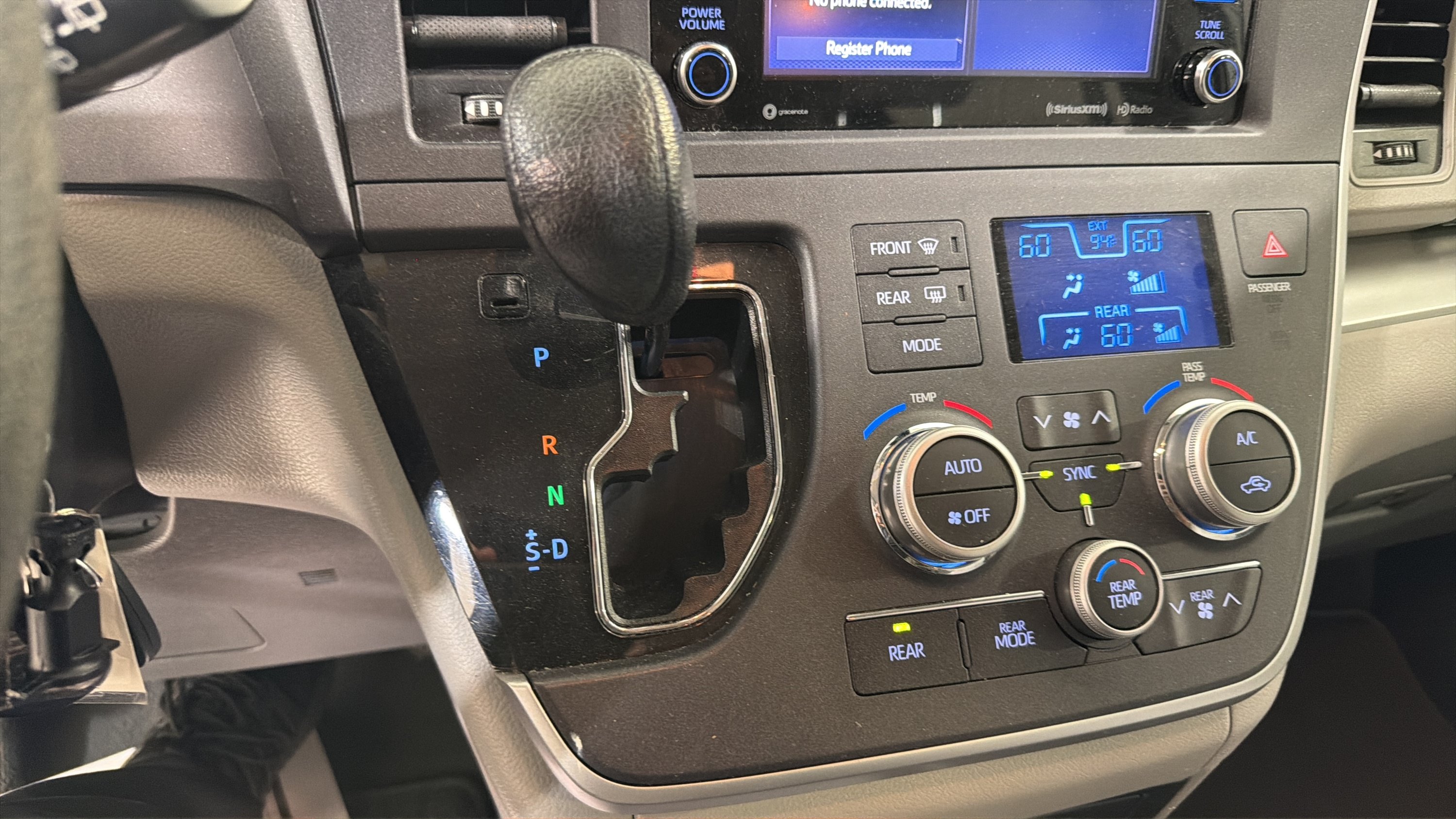 Used 2020 Toyota Sienna LE FWD image 19