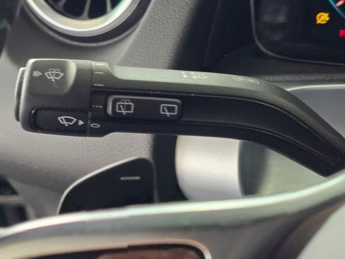 Used 2023 Mercedes-Benz GLB 250 4MATIC image 27