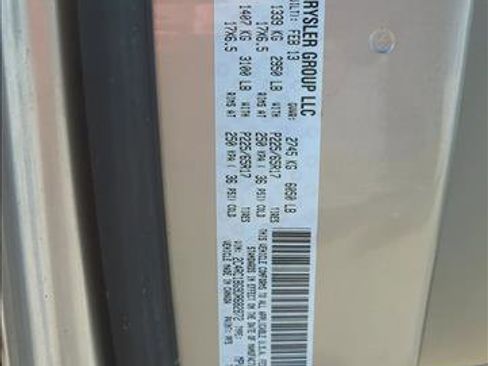 Used 2013 Chrysler Town & Country Touring image 27