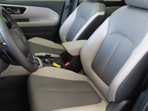 Used 2025 Subaru Forester Limited image 13