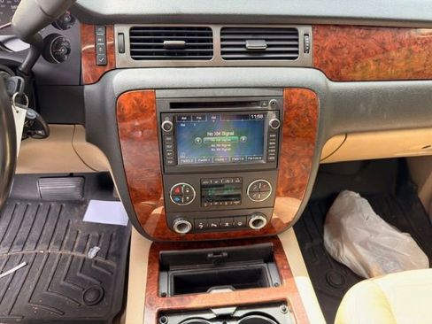 Used 2007 Chevrolet Tahoe LTZ w/ LTZ Preferred Equipment Group image 2