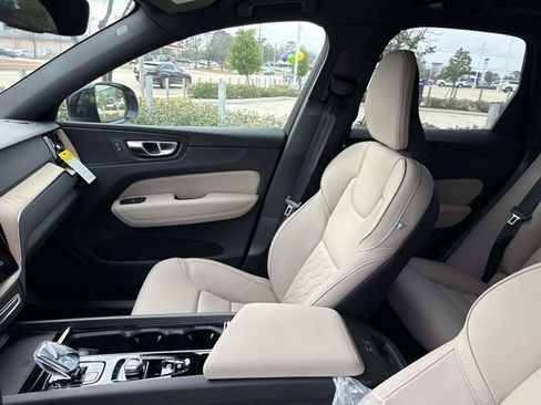 New 2026 Volvo XC60 B5 Plus w/ Climate Package image 18