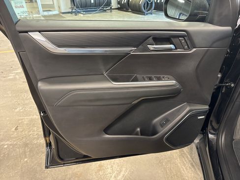 Used 2025 GMC Acadia Elevation image 23