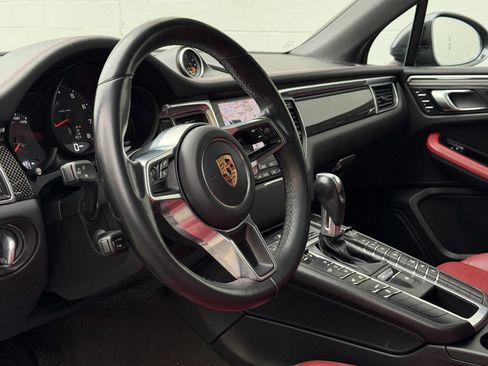 Used 2018 Porsche Macan image 16