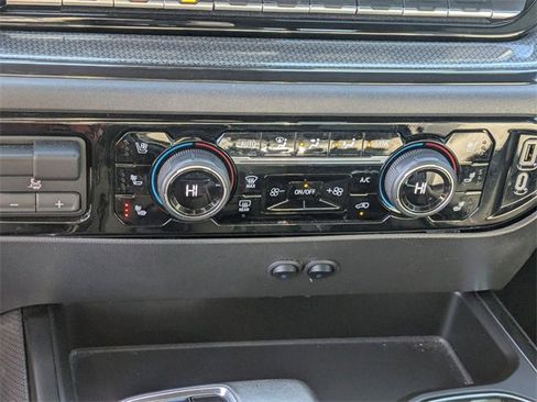 Used 2022 Chevrolet Silverado 1500 ZR2 w/ Technology Package image 19