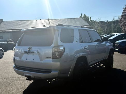 Used 2019 Toyota 4Runner SR5 AWD/4WD image 6