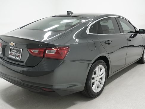 Used 2017 Chevrolet Malibu LT w/ LPO, Convenience Package 2 FWD image 4