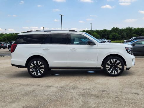 New 2026 Ford Expedition Platinum w/ Driver's Package AWD/4WD image 7