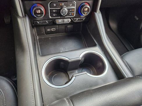 Used 2022 Chevrolet Tahoe Z71 w/ Luxury Package image 17