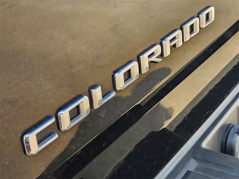 Used 2022 Chevrolet Colorado LT w/ LT Convenience Package image 12