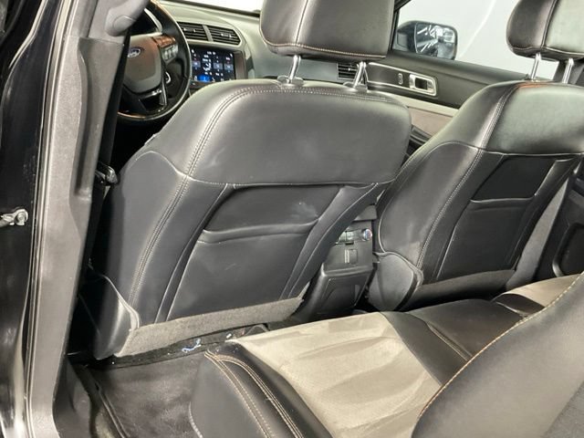 Used 2017 Ford Explorer XLT w/ Equipment Group 202A AWD/4WD image 16
