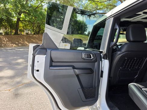 Used 2025 Ford Bronco Badlands image 31