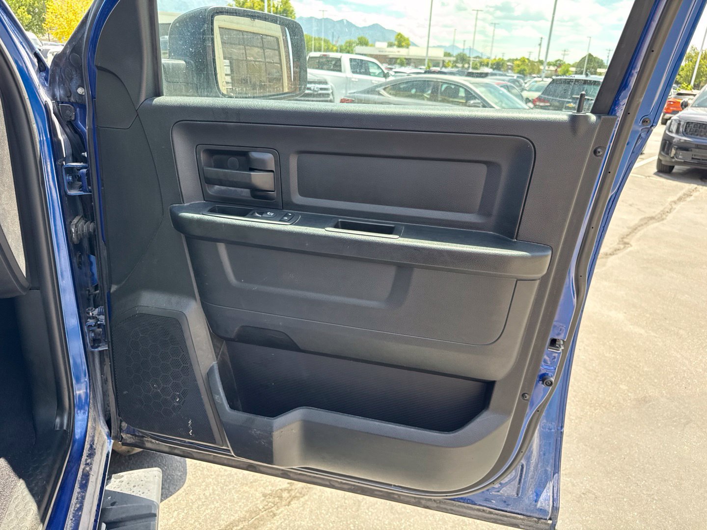 Used 2018 RAM 1500 Express AWD/4WD image 11
