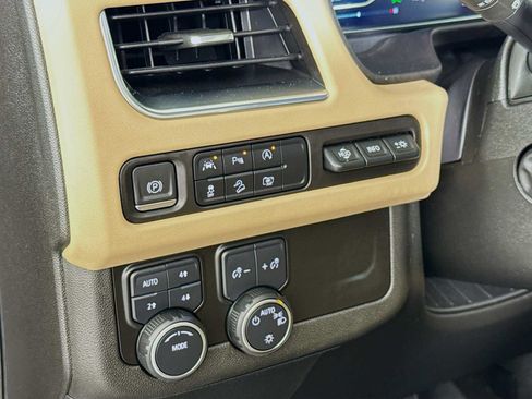 Used 2023 Chevrolet Tahoe Premier AWD/4WD image 10