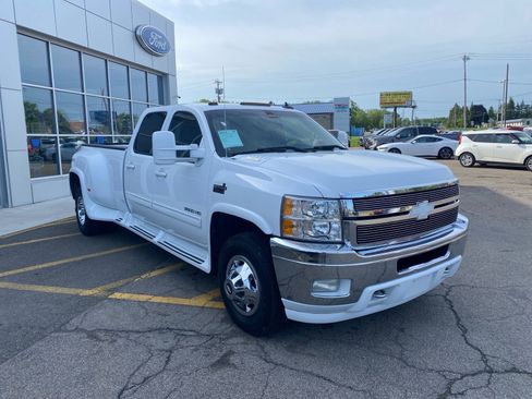 Used 2011 Chevrolet Silverado 3500 LTZ w/ LTZ Plus Package AWD/4WD image 7