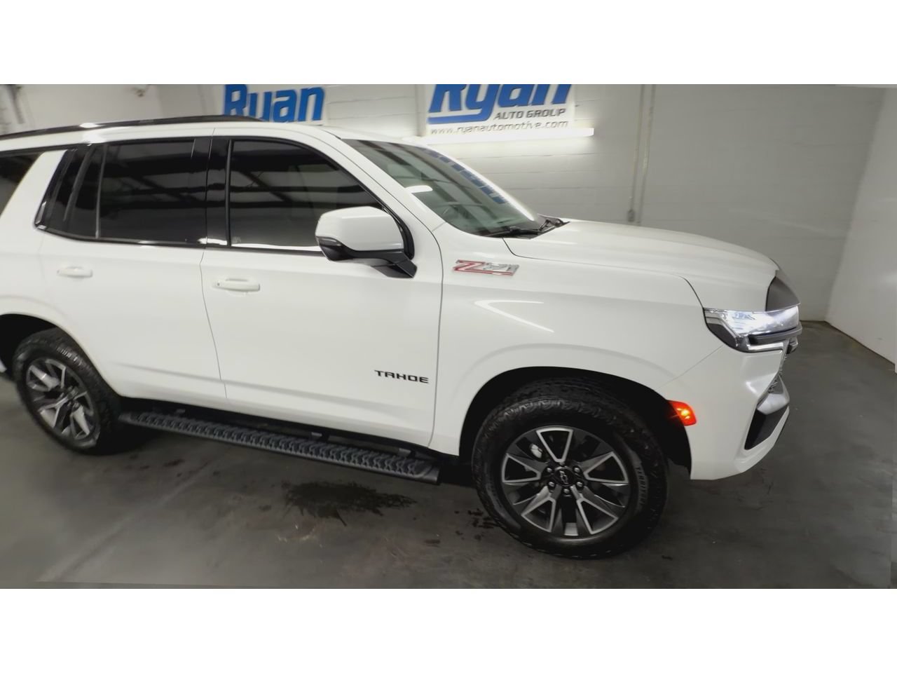 Used 2024 Chevrolet Tahoe Z71 w/ Luxury Package AWD/4WD image 2