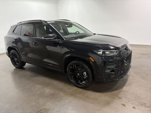 New 2026 Volkswagen Tiguan SE R-Line image 2