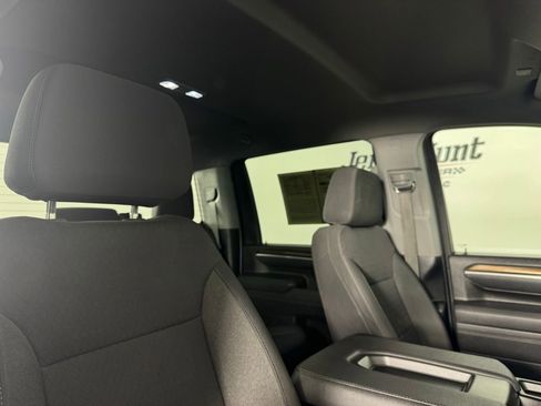 Used 2025 Chevrolet Silverado 2500 LT image 35