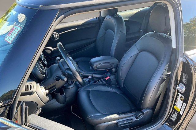 Used 2018 MINI Cooper 2-Door Hardtop FWD image 17