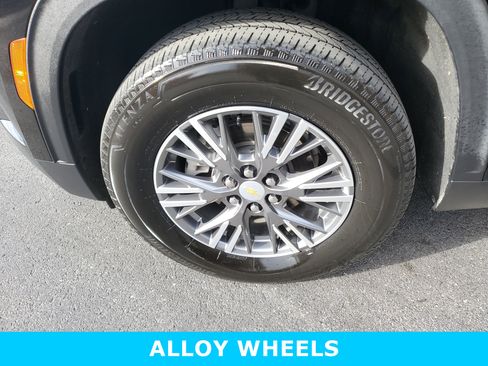 Used 2025 Chevrolet Traverse LT image 10