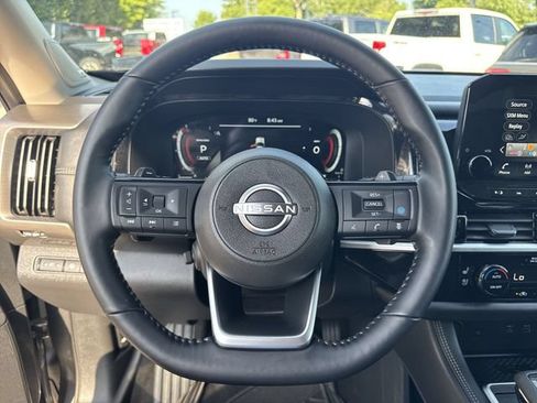 Used 2025 Nissan Pathfinder Platinum AWD/4WD image 11