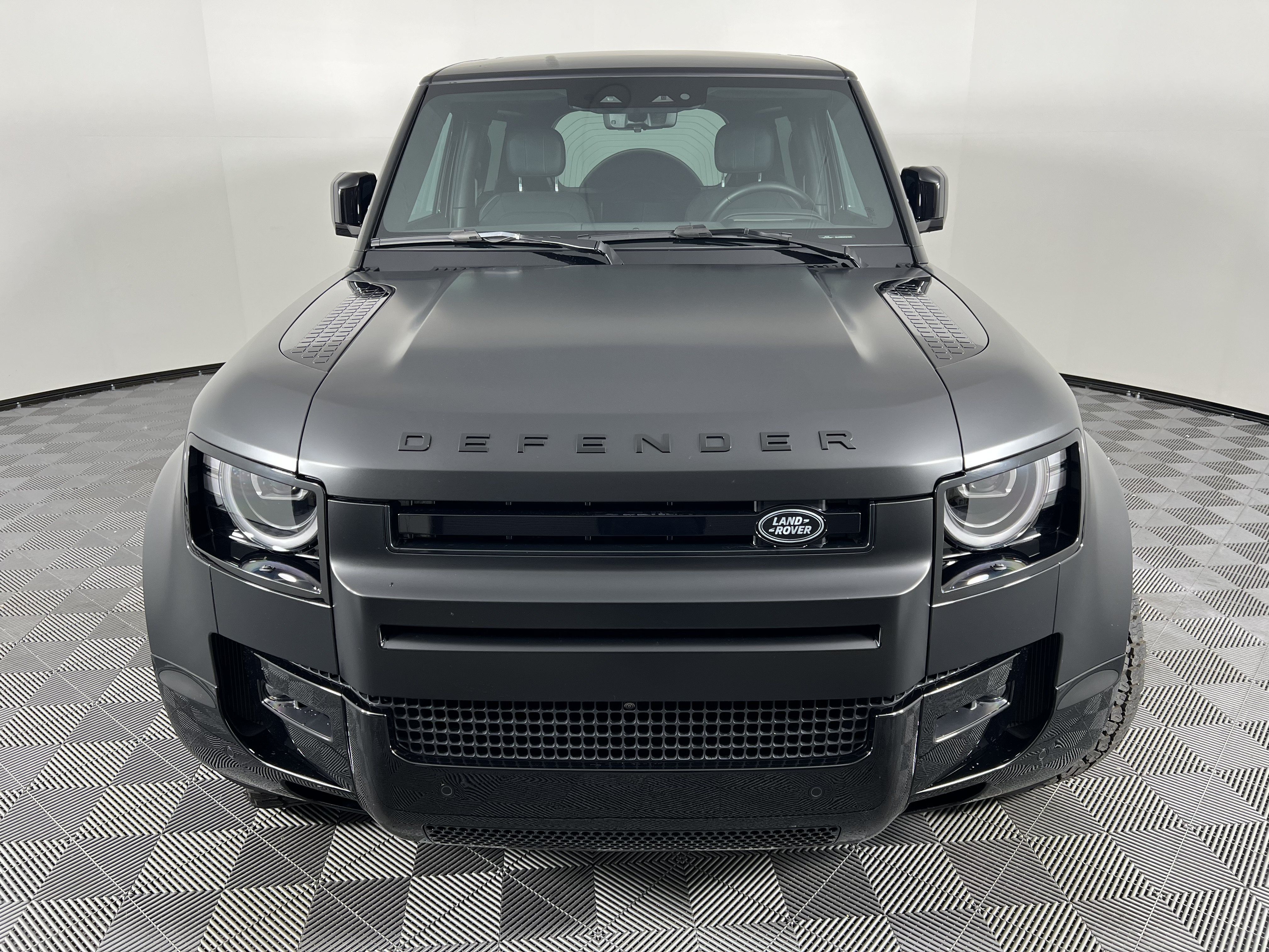 Used 2026 Land Rover Defender 90 V8 AWD/4WD image 5