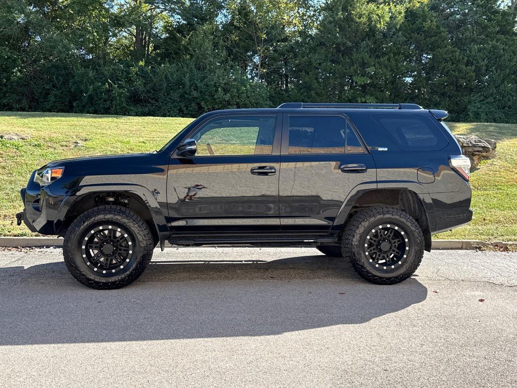 Used 2018 Toyota 4Runner SR5 Premium AWD/4WD image 2