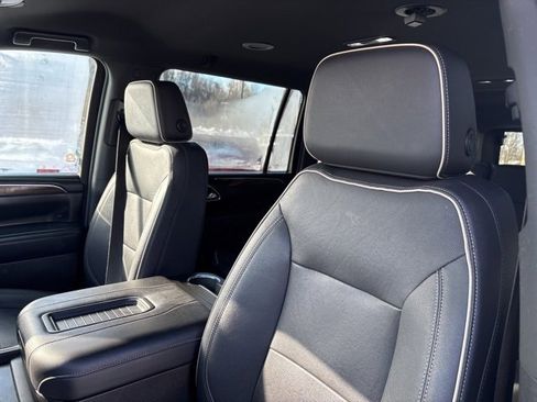 Used 2023 Chevrolet Suburban Premier image 8