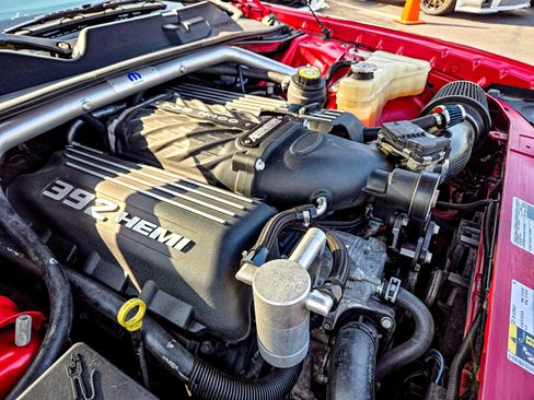 Used 2015 Dodge Challenger SRT w/ Technology Group image 21