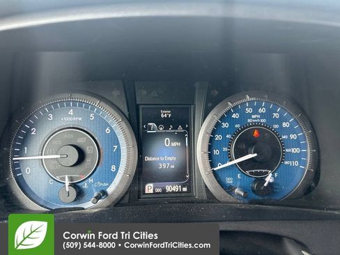 Used 2017 Toyota Sienna XLE w/ XLE Navigation Package AWD/4WD image 3