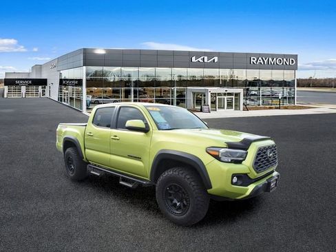 Used 2023 Toyota Tacoma TRD Off-Road w/ TRD Premium Off Road Package AWD/4WD image 10