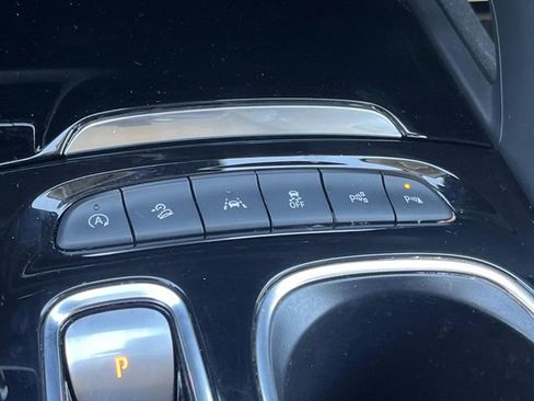Used 2023 Buick Envision Avenir AWD/4WD image 36
