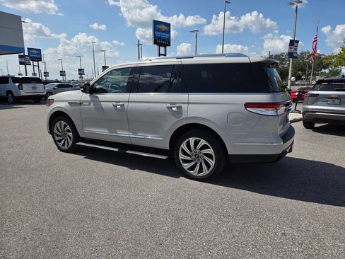 Used 2023 Lincoln Navigator Reserve AWD/4WD image 11