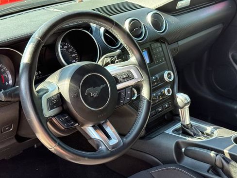 Used 2019 Ford Mustang Convertible RWD image 17