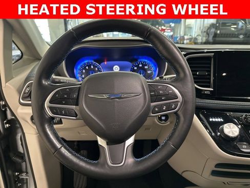 Used 2021 Chrysler Pacifica Touring-L image 17