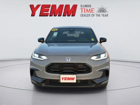 Used 2025 Honda HR-V Sport image 3