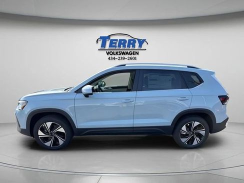 New 2026 Volkswagen Taos SE AWD/4WD image 3