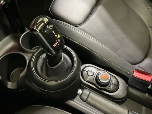 Used 2022 MINI Cooper S w/ Premium Package image 25