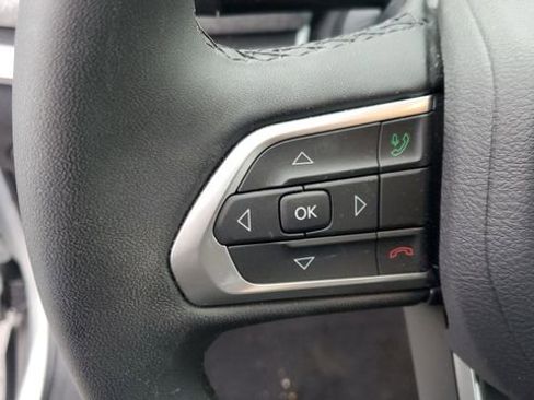 Certified 2024 Jeep Compass Latitude image 9