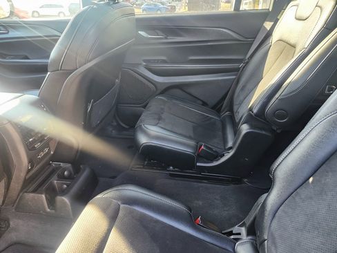 Used 2023 Jeep Grand Cherokee L Laredo image 7