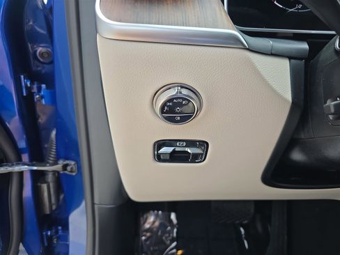 Used 2025 Mercedes-Benz GLC 300 4MATIC image 38