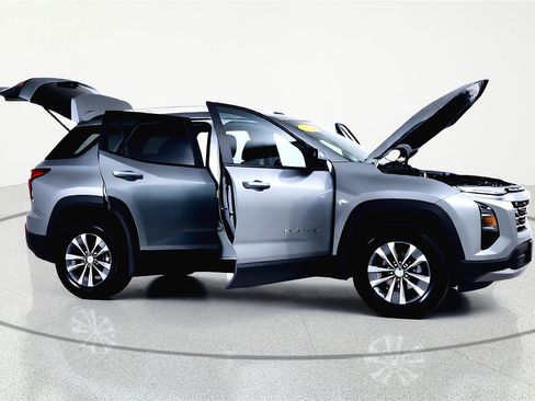 Used 2025 Chevrolet Equinox LT image 8