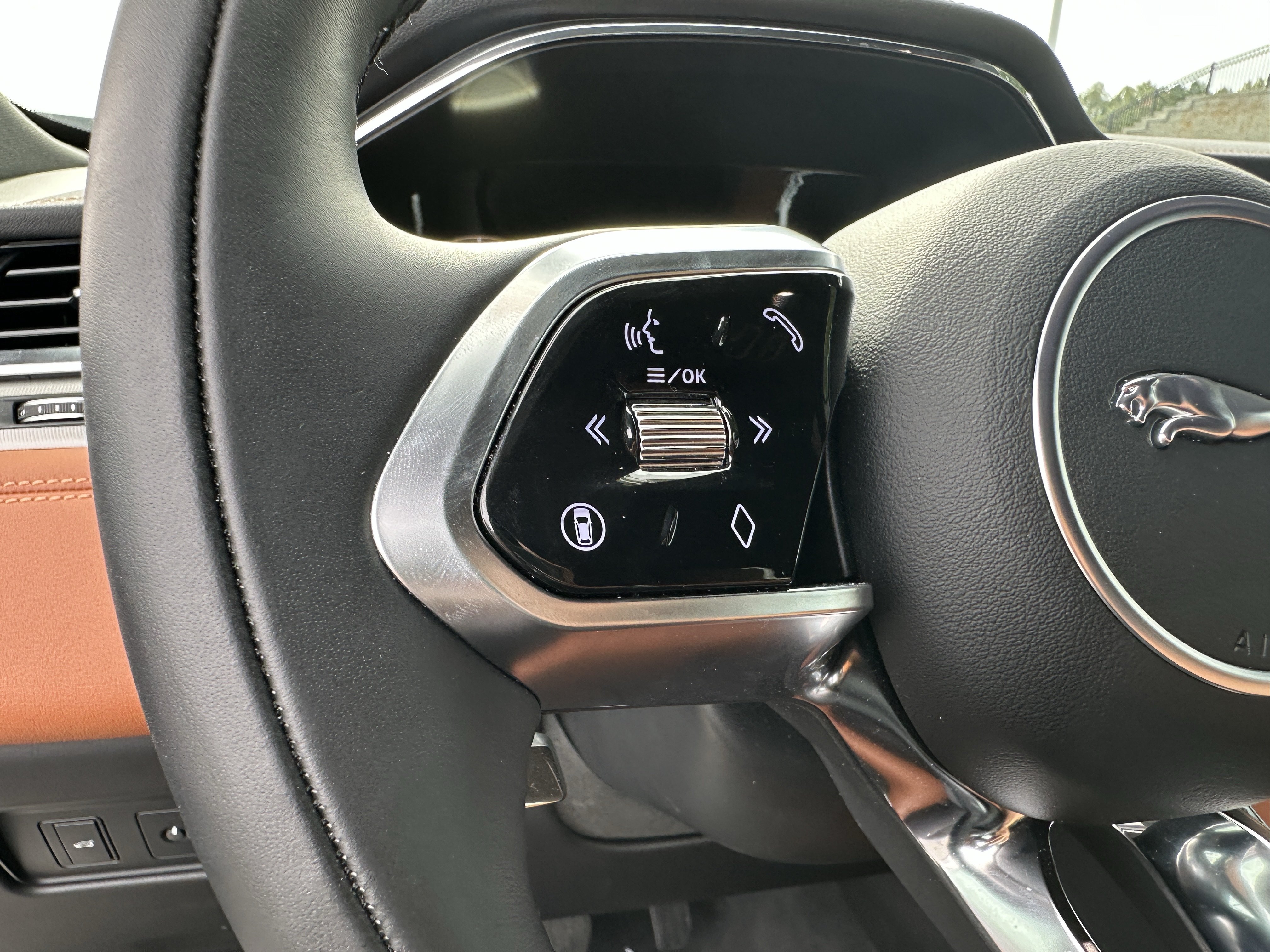 Certified 2026 Jaguar F-PACE R-Dynamic S AWD/4WD image 31