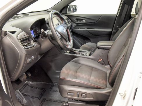 Used 2023 Chevrolet Equinox RS image 2
