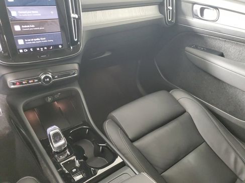 Certified 2025 Volvo XC40 B5 Plus image 18
