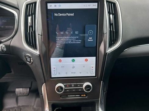 Used 2021 Ford Edge Titanium FWD image 4