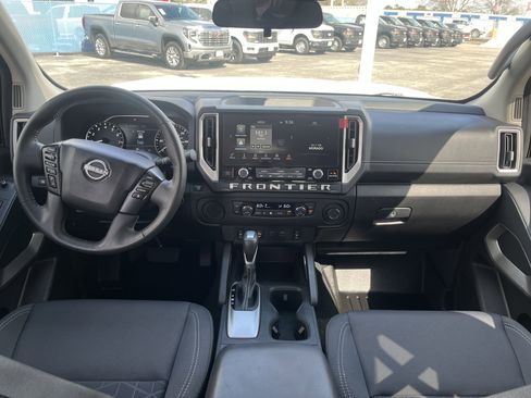 Used 2025 Nissan Frontier SV w/ SV Convenience Package image 34